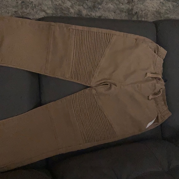 2 Joggers - Picture 3 of 4